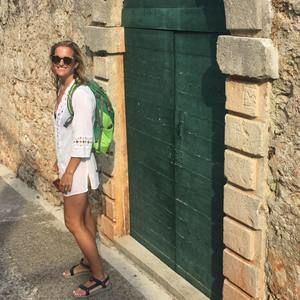 Meet your Posher, Alexis